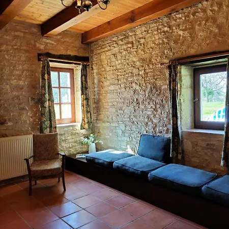 Vakantiehuis Piscine Privee - 10 Personnes Montgesty